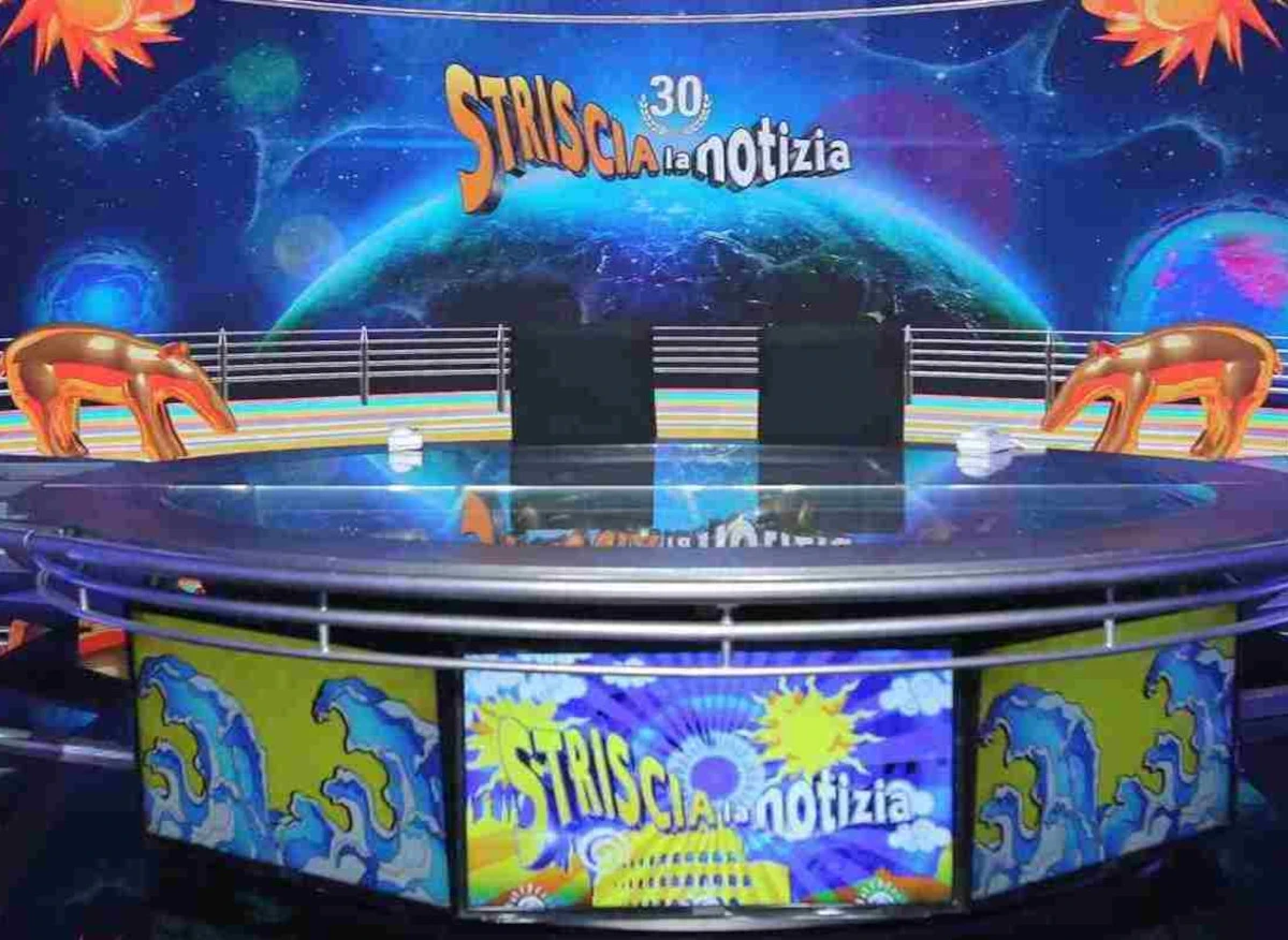 Logo e conduttori di Striscia la Notizia