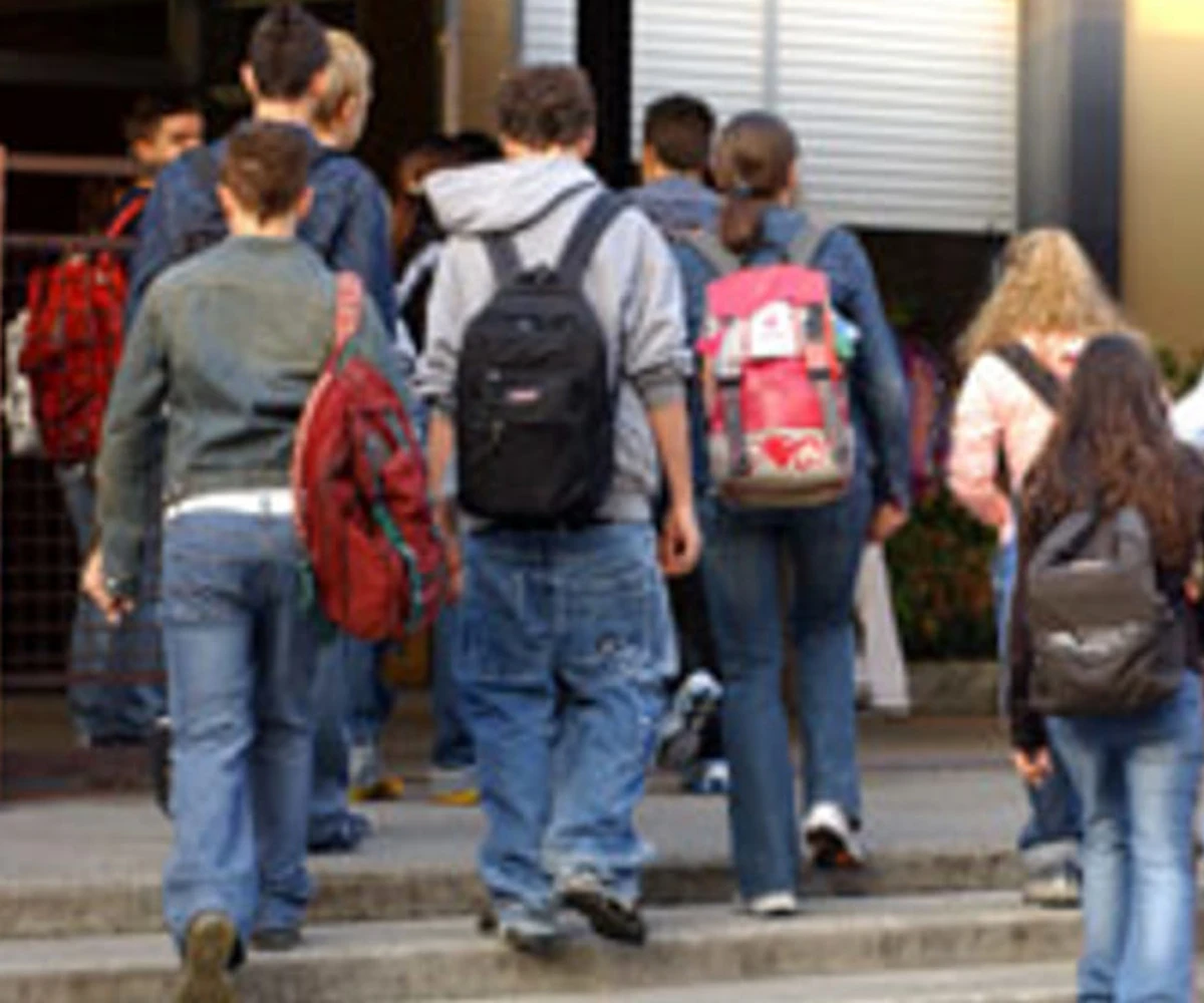 Ingresso di un istituto scolastico: ipotesi di controlli e metal detector