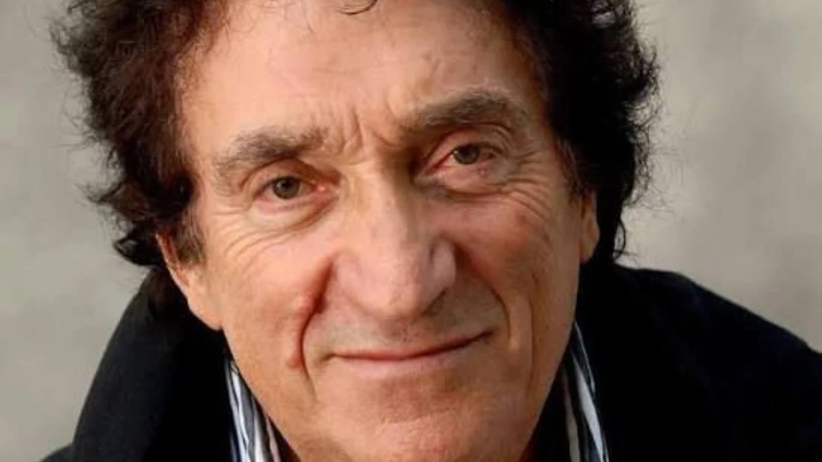 Ritratto in primo piano di Tony Dallara, icona della musica italiana