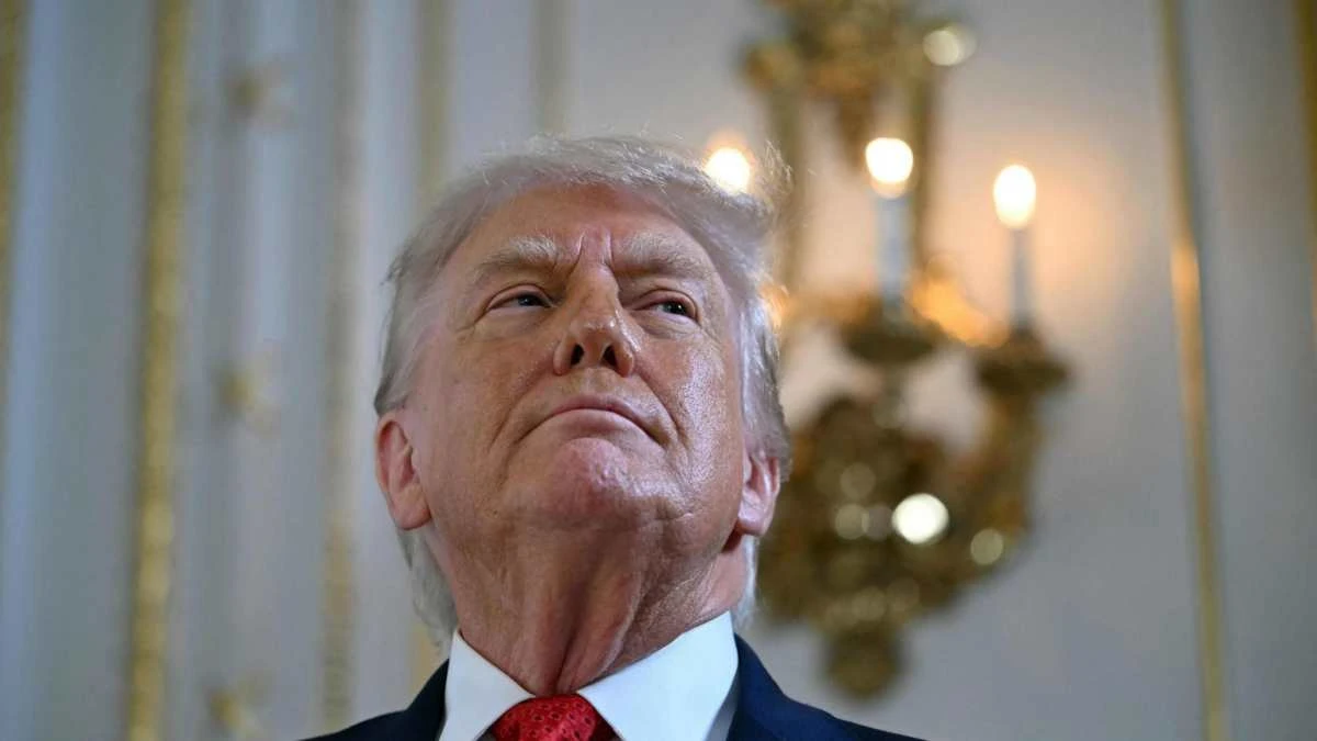 “Trump è narcisista: premi immaginari e deliri di grandeur”: tutti i dubbi (serissimi) sulla sua salute mentale