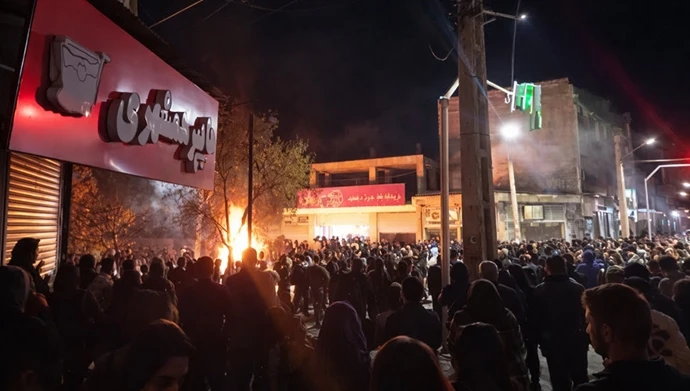 Manifestanti curdi durante le proteste in Iran