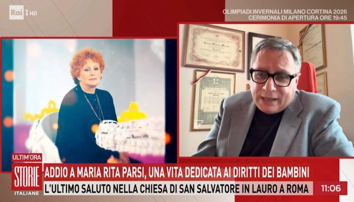 Eleonora Daniele in studio durante Storie Italiane su Rai 1