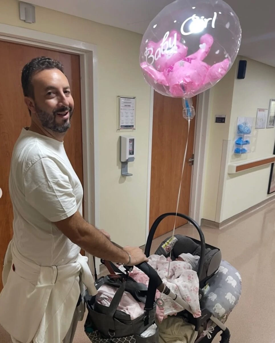 Barbara Donadio dopo il parto: foto in ospedale con la neonata Deva