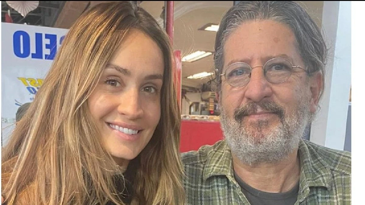 Dettaglio di un post social con messaggi di cordoglio e vicinanza