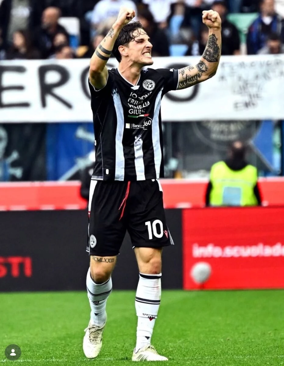 Dettaglio social del giorno delle nozze della coppia