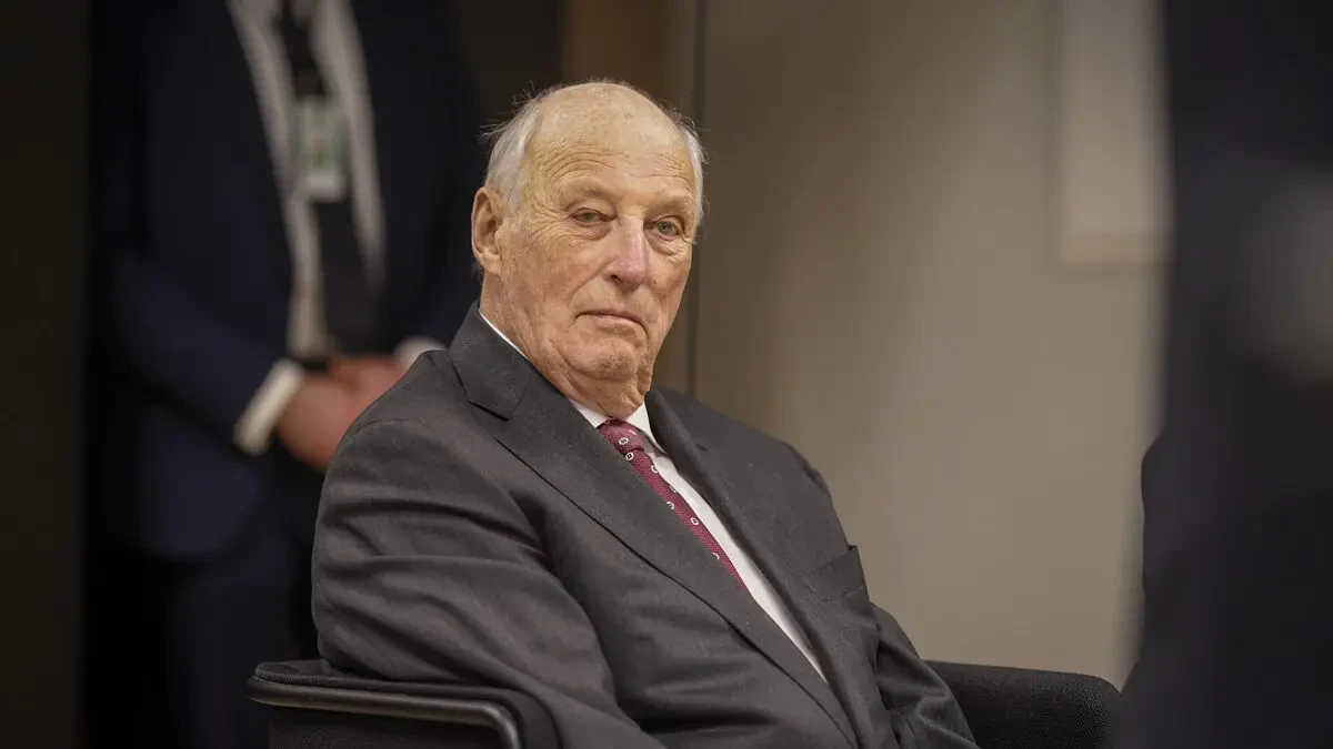 Foto legata al ricovero del re Harald V: monitoraggio medico a Tenerife