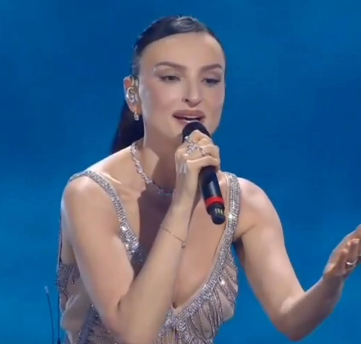 Arisa sul palco di Sanremo 2026 prima dell'esibizione