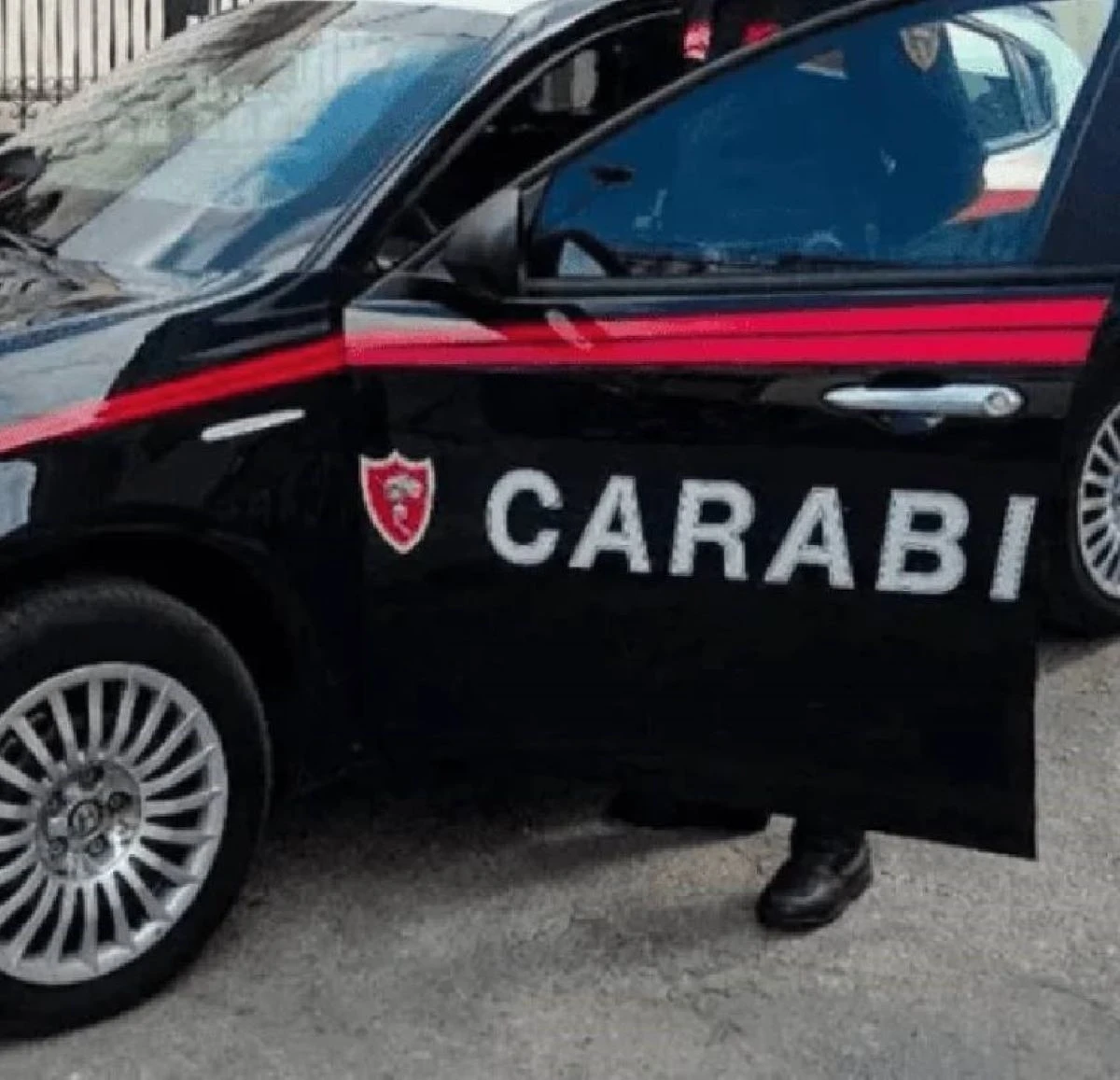 Carabinieri e forze dell’ordine impegnati nei rilievi