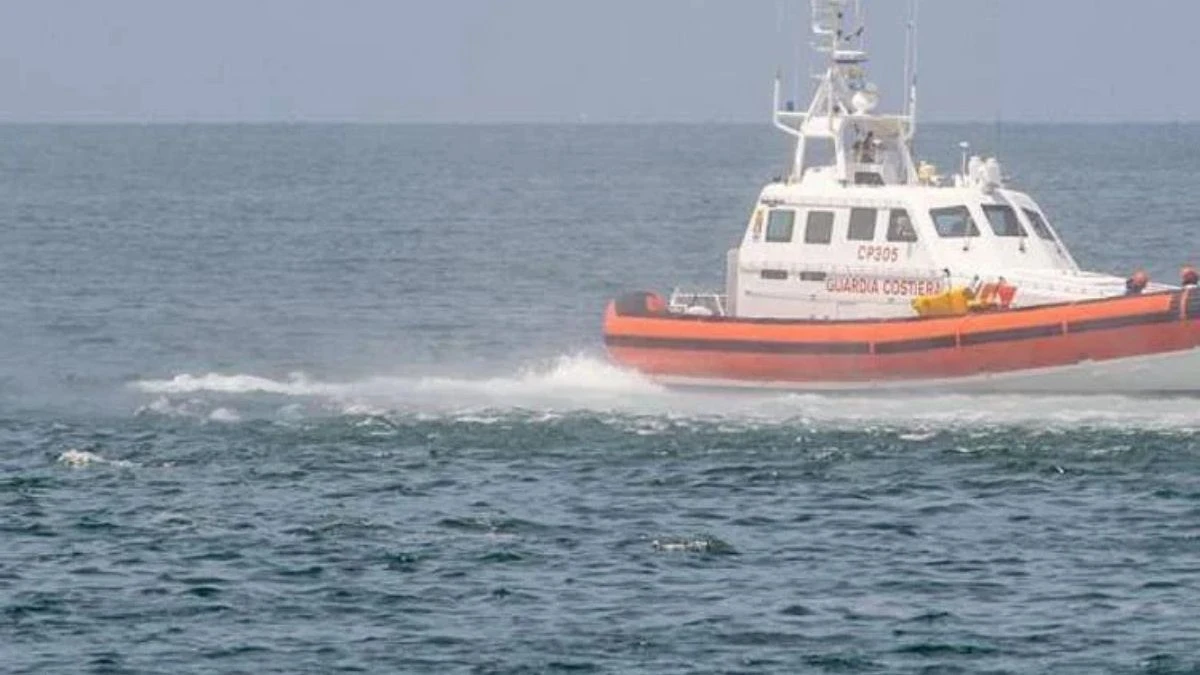 Peschereccio affondato nelle acque di Santa Maria Navarrese, soccorsi in mare