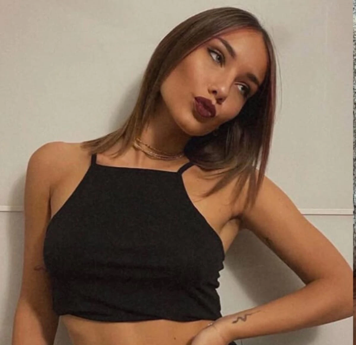 Giulia Honegger fotografata dai paparazzi tra i rumor sulla gravidanza