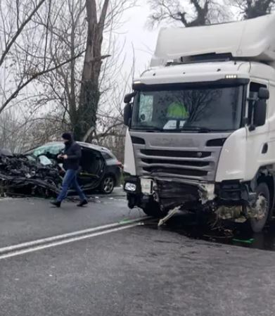 Incidente Landriano all’alba: scontro tra auto e camion sulla ex SS 412. Morta una donna di 58 anni