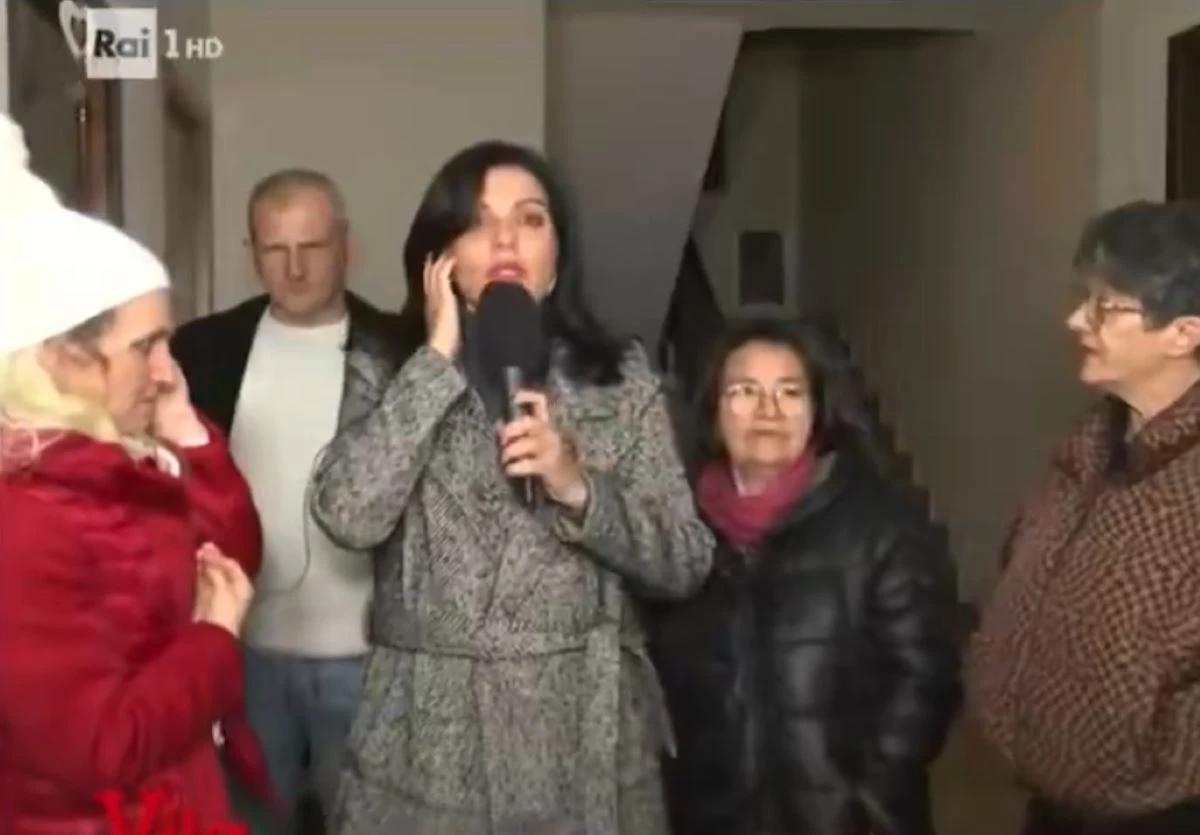 Momento di tensione durante il collegamento a La Vita in Diretta