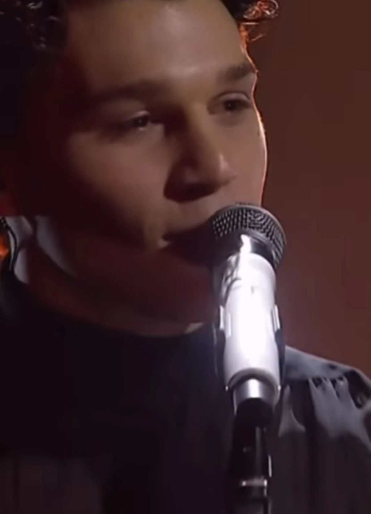 Nicolò Filippucci dopo la vittoria tra le Nuove Proposte a Sanremo 2026