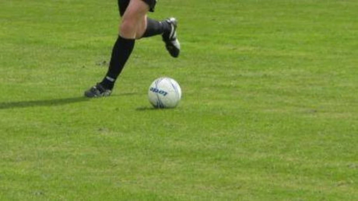 Campo da calcio dilettantistico nel Lazio durante il lutto per Emanuele Giacché