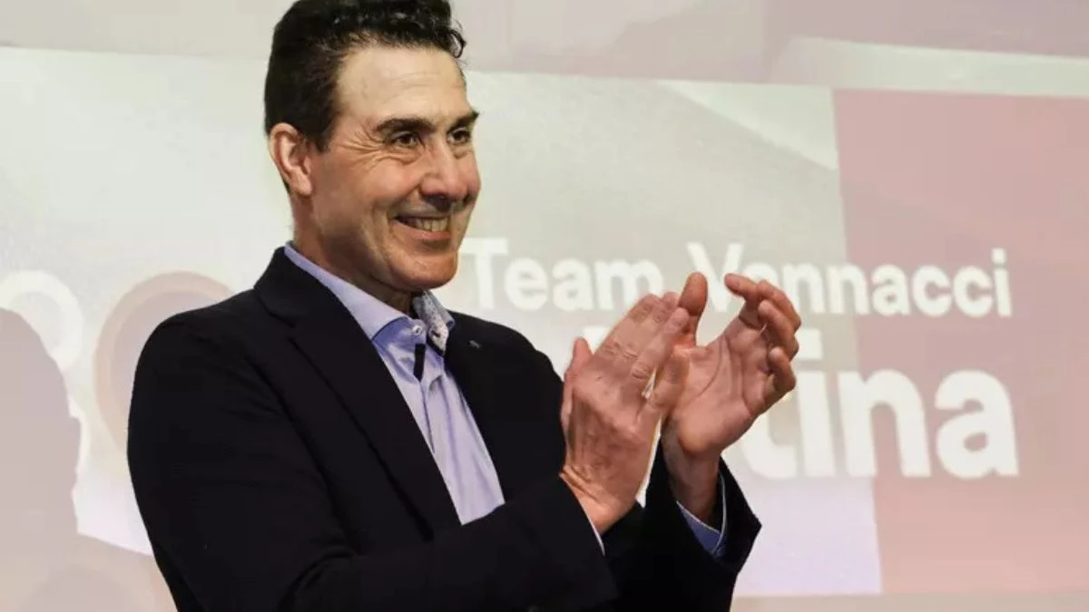 Roberto Vannacci a Bruxelles durante la conferenza stampa