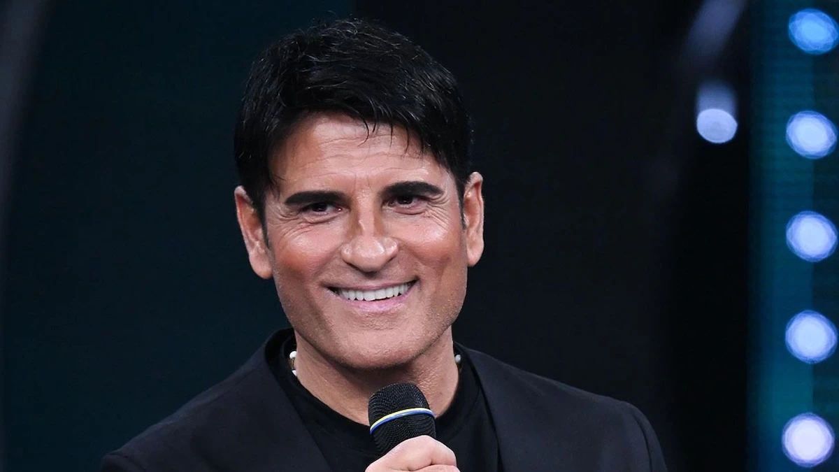 Sal Da Vinci a Sanremo 2026 durante un momento fuori dal palco