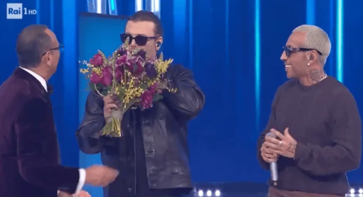 arriva grignani a sanremo e laura pausini sparisce poi il gesto shock di lui da Tvzap.it arriva grignani a sanremo e laura pausini sparisce poi il gesto shock di lui