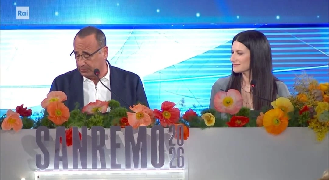 Carlo Conti e Laura Pausini durante la conferenza stampa di Sanremo 2026