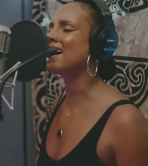 Sanremo 2026, la scaletta della terza serata: Big in gara, co-conduttrice e ospiti internazionali