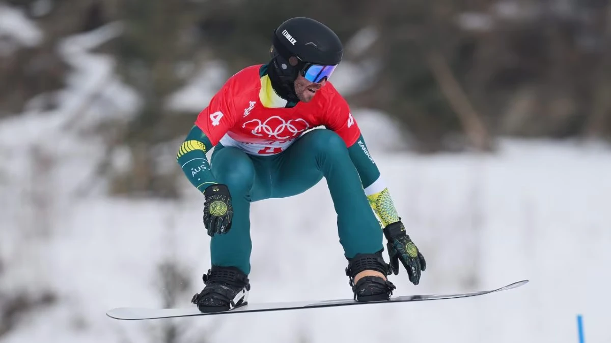 Cam Bolton durante una prova di snowboard