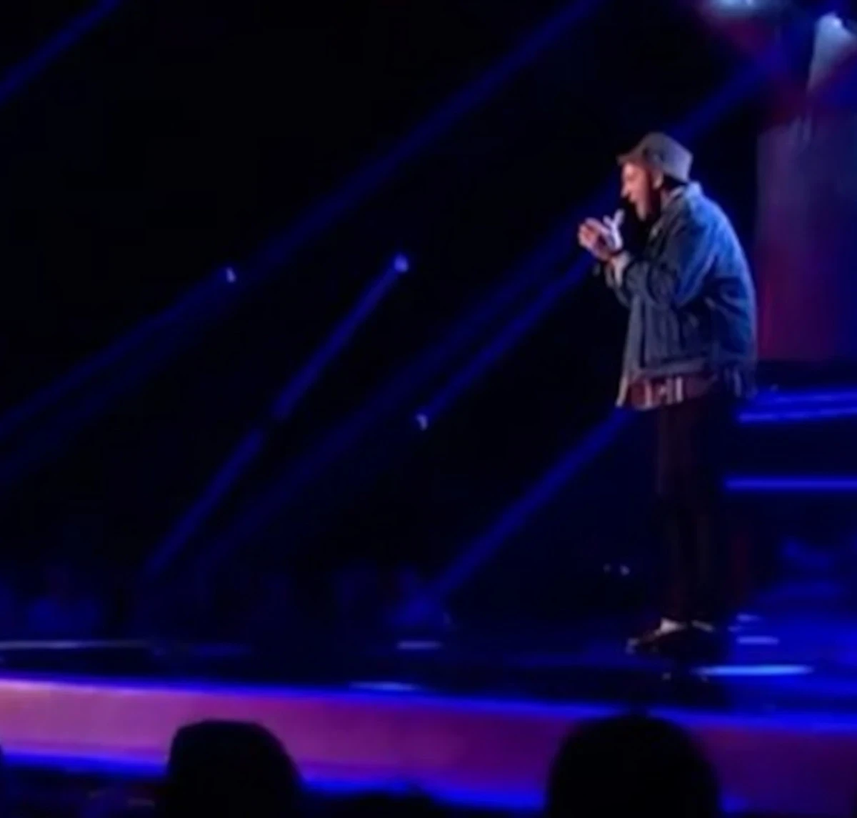 Immagine di Dean Franklin durante un’esibizione