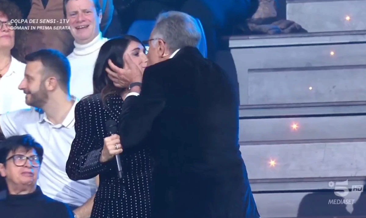 Giorgia e Paolo Bonolis dopo il bacio a sorpresa durante Taratata