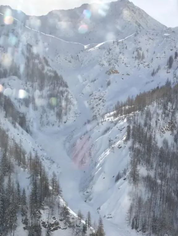 Valanga sopra Courmayeur: morto anche il terzo sciatore coinvolto