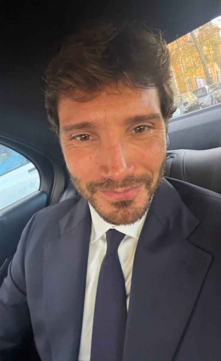 Stefano De Martino nello studio di Affari Tuoi