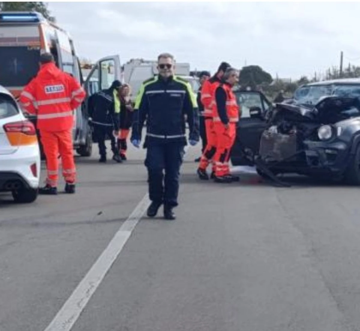 Veicoli coinvolti nello scontro tra Jeep e camion per la raccolta dei rifiuti