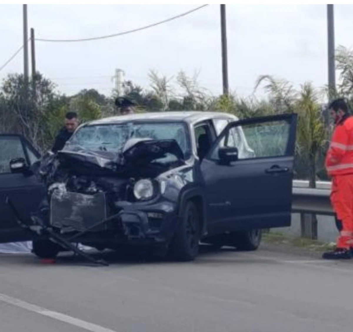 Rilievi delle forze dell’ordine sul luogo dell’incidente mortale
