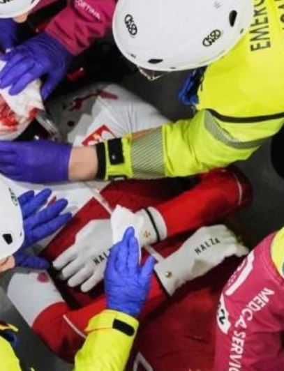 Olimpiadi, grave incidente nei 1500 short track: Kamila Sellier colpita in volto dalla lama, come sta
