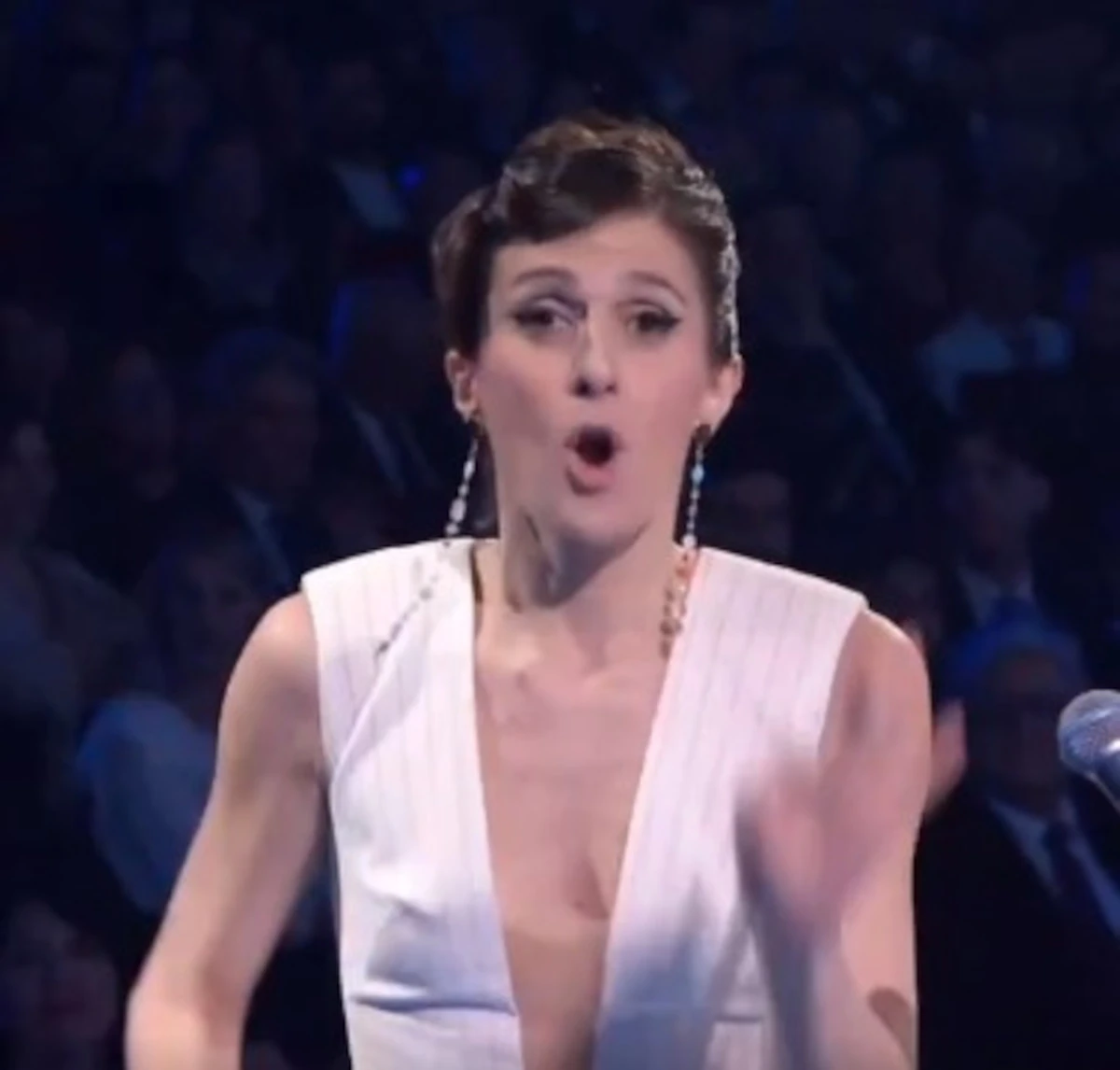Carolina Bubbico sul palco dell’Ariston a Sanremo 2026