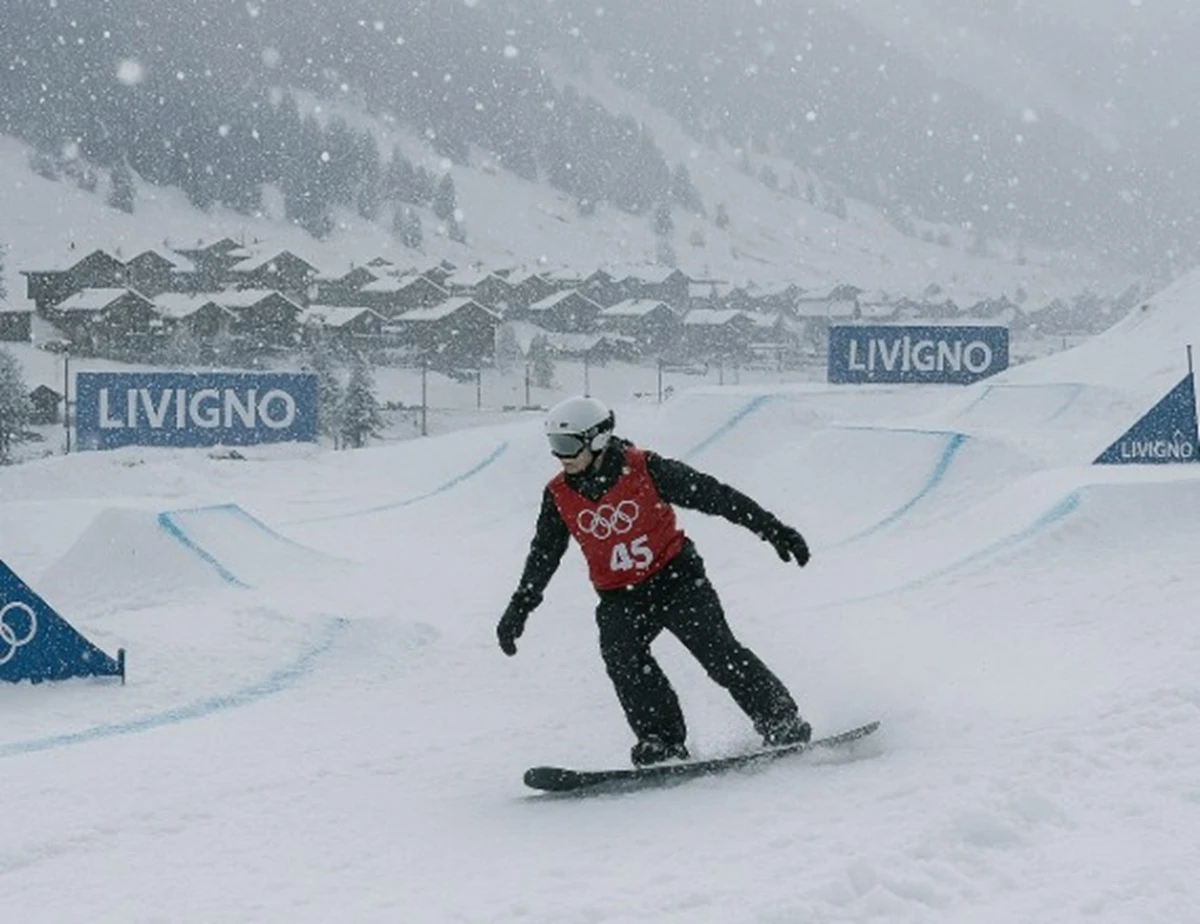 Livigno sotto la neve durante le Olimpiadi invernali Milano-Cortina 2026