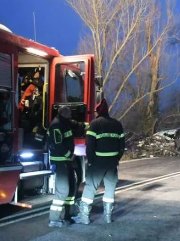 Incidente Landriano all’alba: scontro tra auto e camion sulla ex SS 412. Morta una donna di 58 anni
