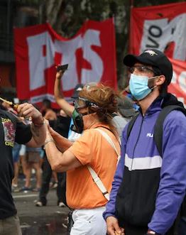 Argentina, scontri davanti al Parlamento: 37 arresti e quattro agenti feriti