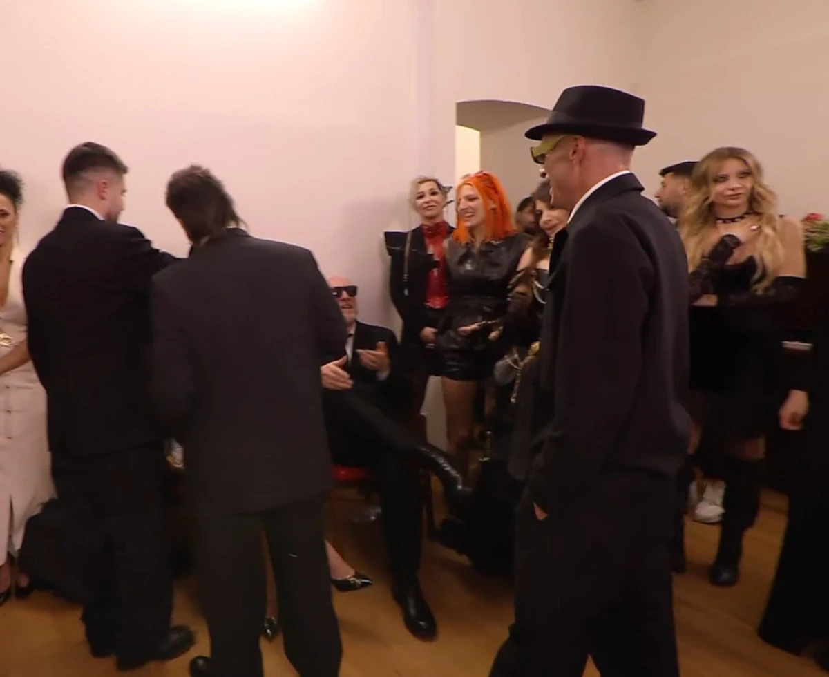 Il palco dell'Ariston durante la serata cover di Sanremo 2026