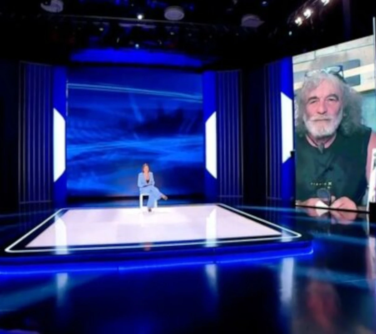 Logo e immagine del programma È sempre Cartabianca