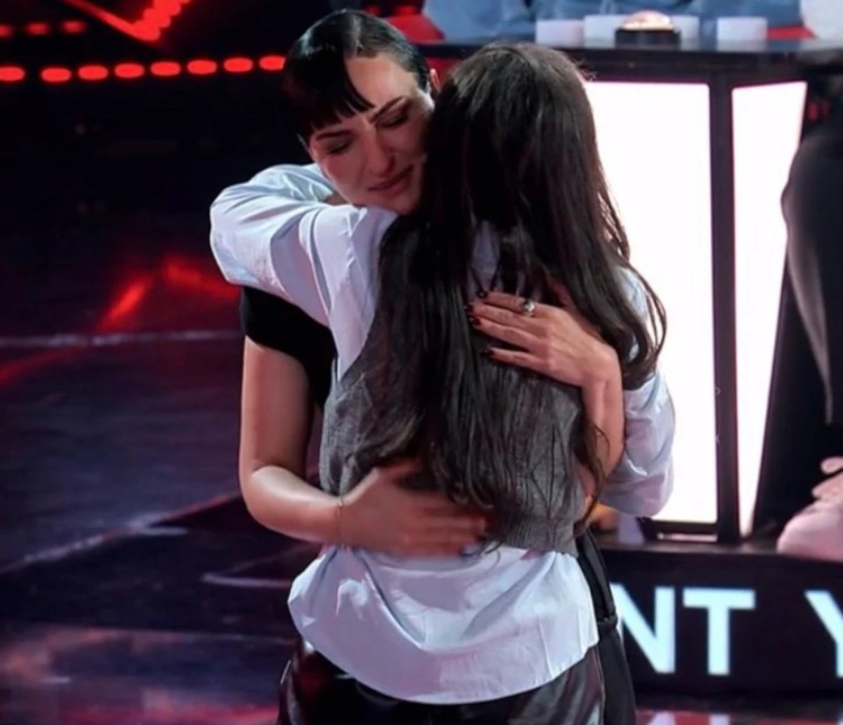 Immagine della puntata di The Voice Kids dedicata a un momento di forte impatto emotivo