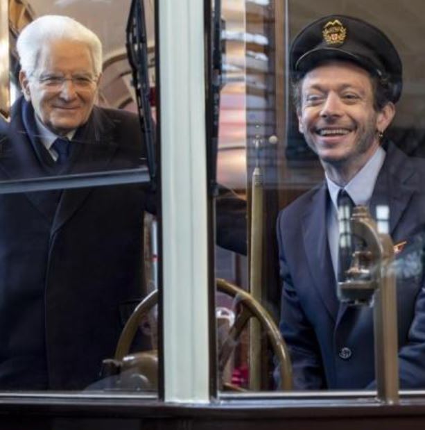 Olimpiadi 2026, Valentino Rossi svela il retroscena sul video in tram con Mattarella