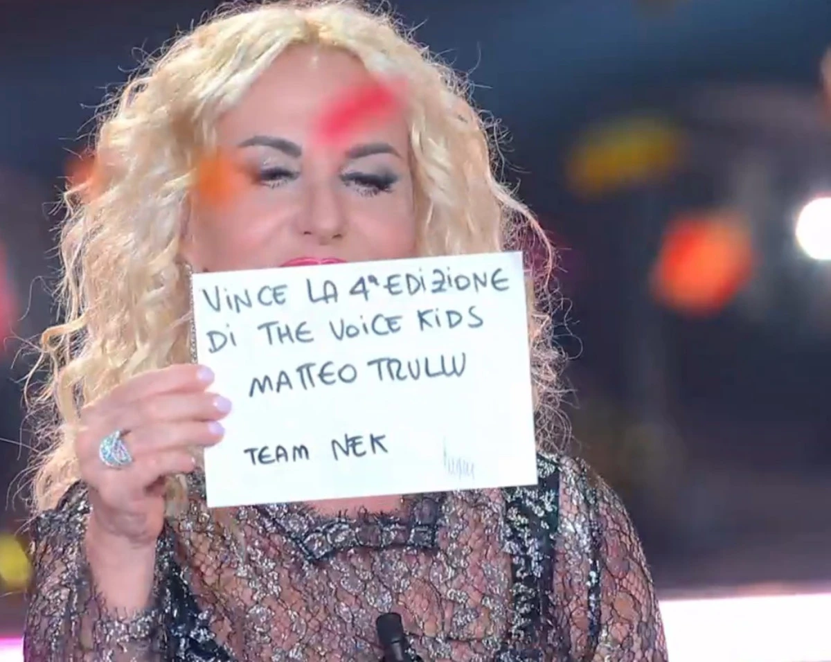 Matteo Trullu vincitore di The Voice Kids durante la finale