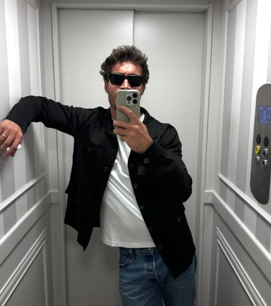 Antonino Spinalbese e Ainhoa Foti Rodriguez in scatti romantici in hotel a Milano