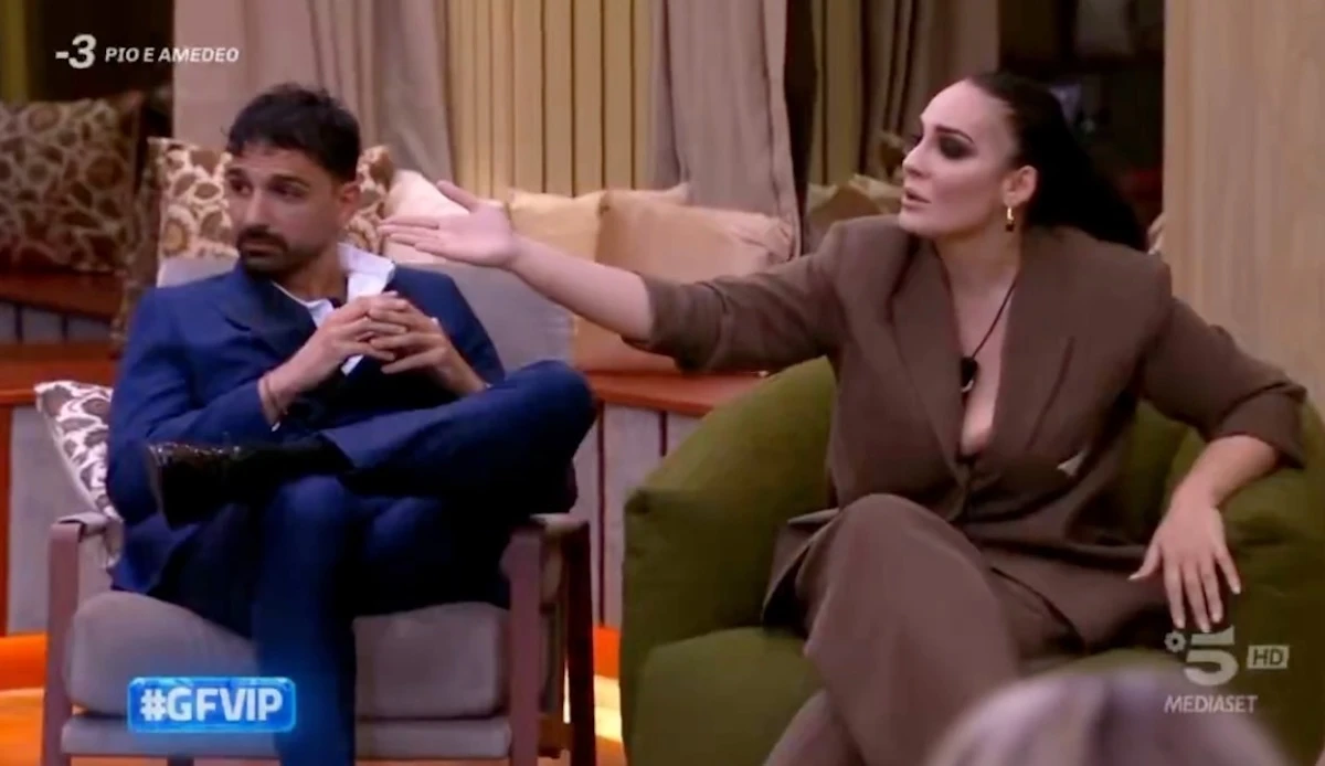 Frame del Grande Fratello Vip durante la discussione in Casa