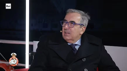 Maurizio Gasparri durante un intervento pubblico