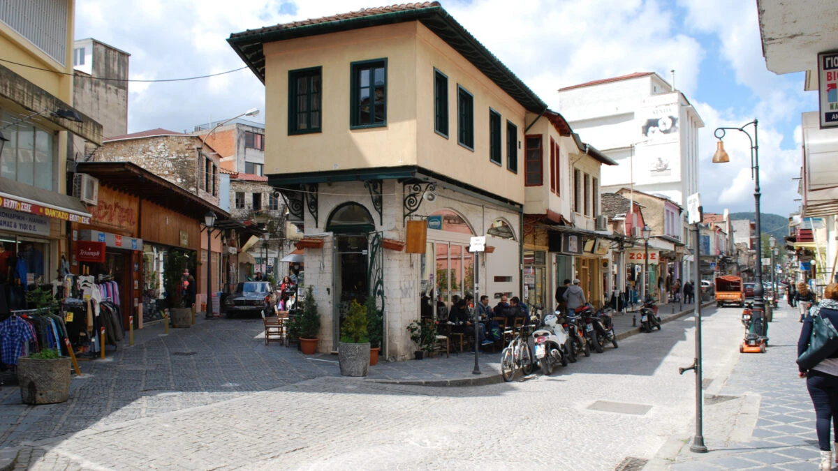 Sismografo e rilevazione di una scossa di terremoto in Grecia