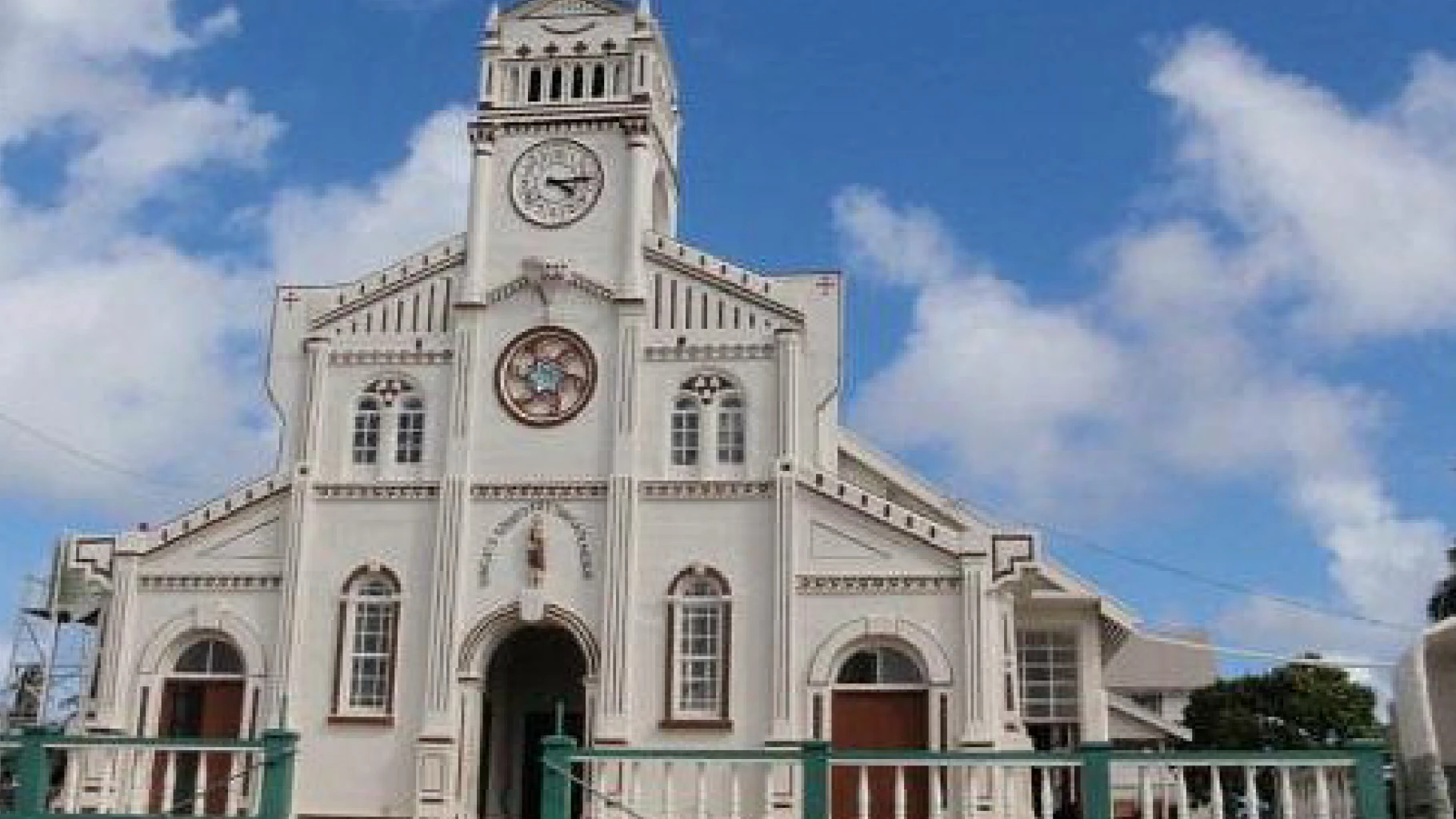 Terremoto, scossa fortissima: magnitudo 7.6 ma niente allarme tsunami