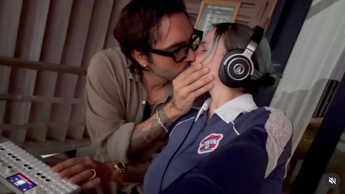 Immagine dal videoclip di Tuttaluce pubblicato da Rose Villain