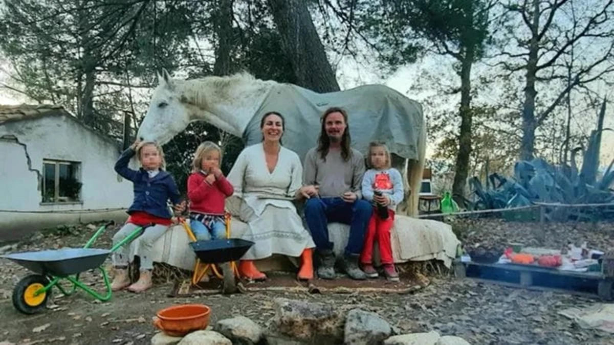 “Hanno registrato tutto”. Famiglia del bosco, la scoperta nel cellulare della zia dei bambini