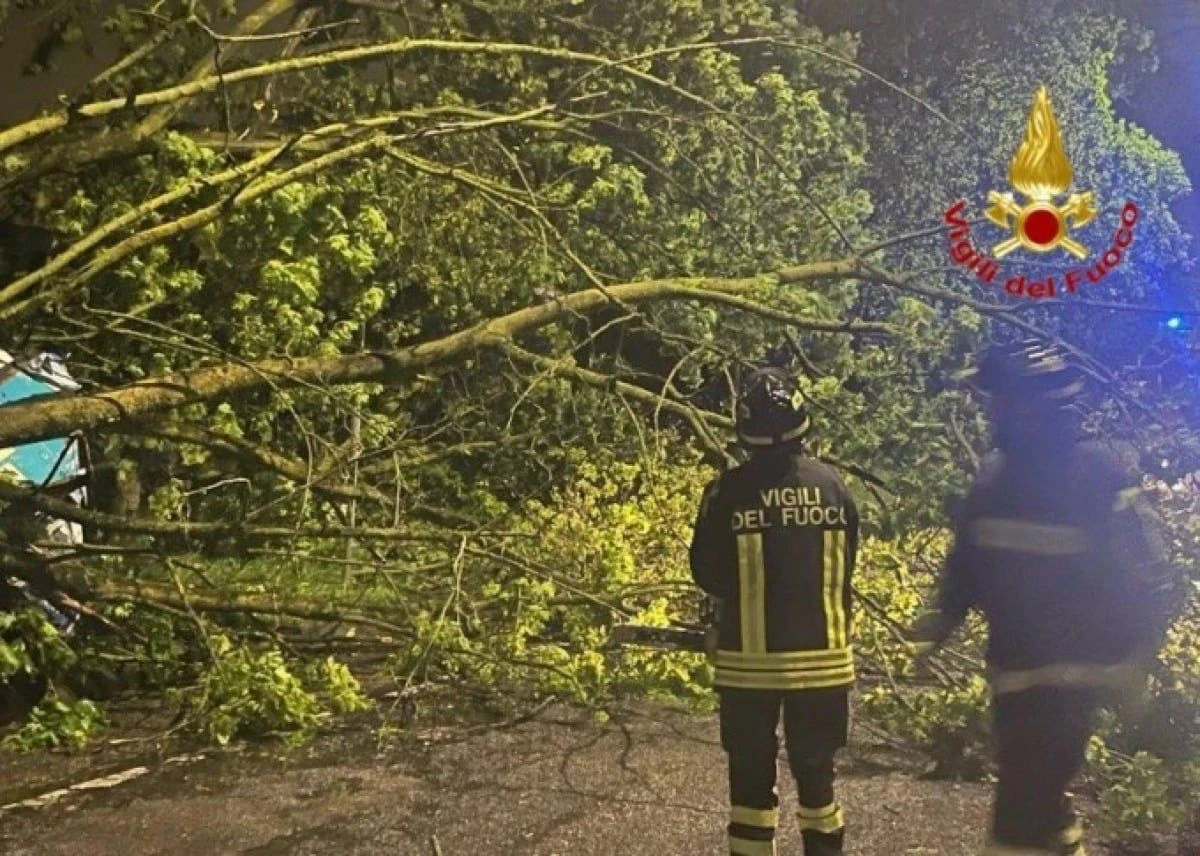 Raffiche di vento intenso e condizioni di maltempo