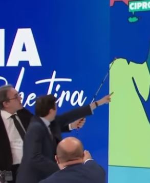  “L’aria che tira”, gaffe di Bonelli in diretta: non trova l'Egitto sulla mappa, stoccata di Sangiuliano (VIDEO)