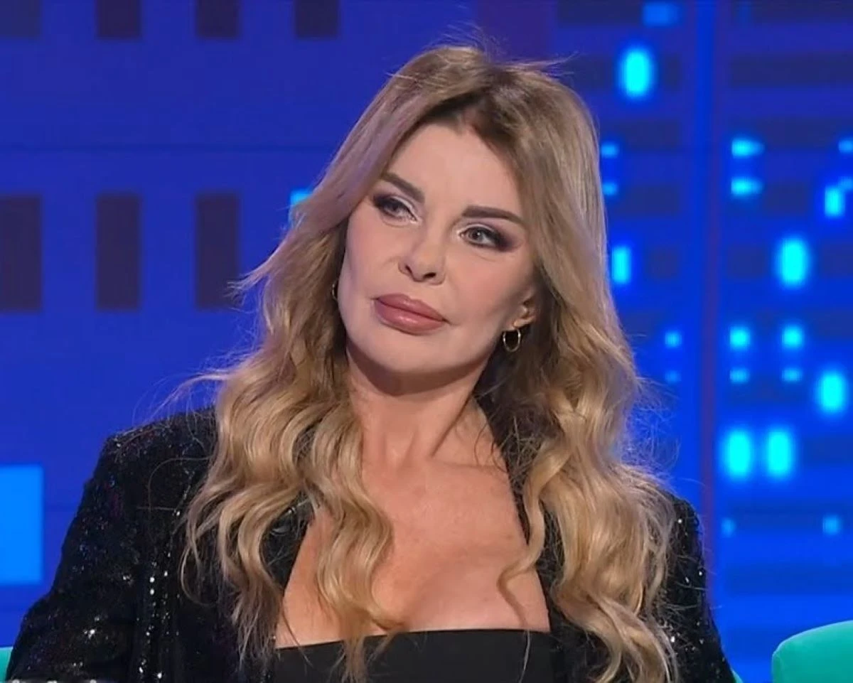 Alba Parietti presente ai funerali di Enrica Bonaccorti